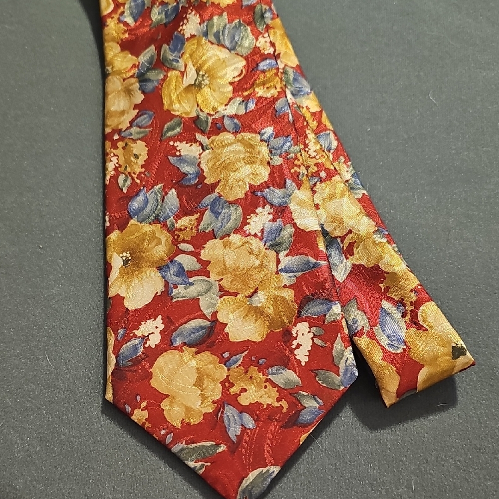 London Fog Vintageโ Red Floral Tie with Gold and Blue Accents.